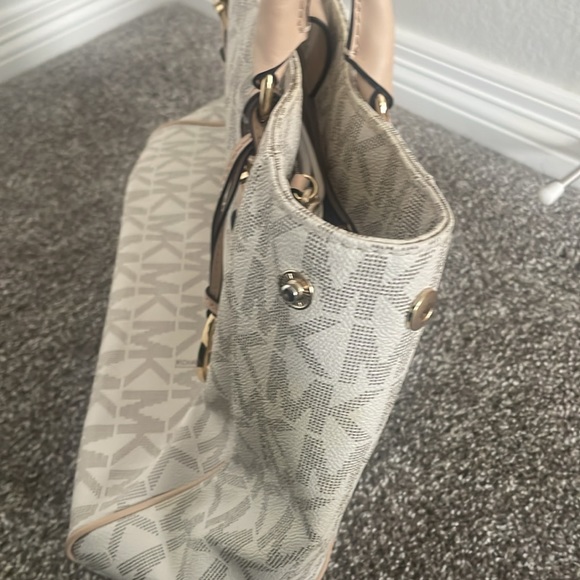 Michael Kors Bag - Picture 4 of 8